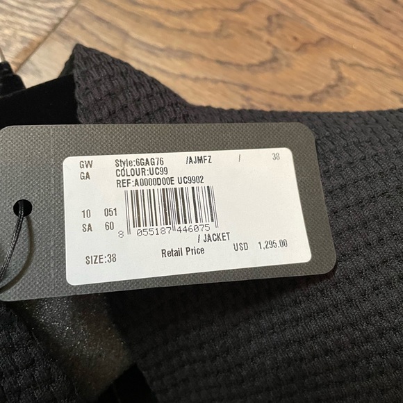 beautiful elegant Giorgio Armani blazer. Timeless and current style. - Picture 3 of 9